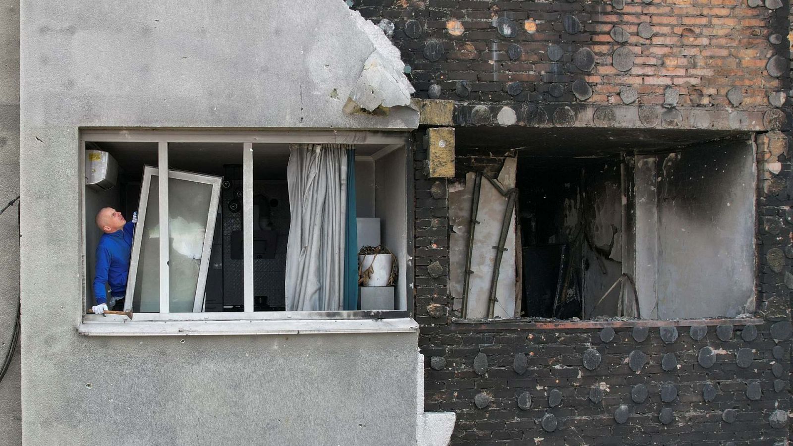 Telediario Fin de Semana: Los ucranianos reconstruyen sus barrios en las zonas liberadas | RTVE Play