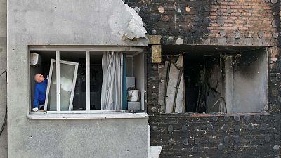 Los ucranianos reconstruyen sus barrios en las zonas liberadas