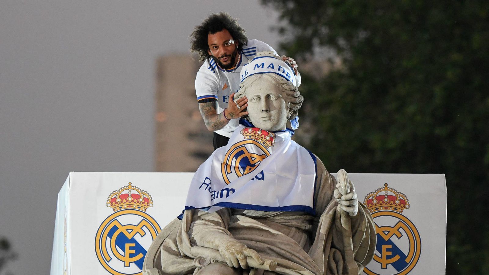 Así celebró el Real Madrid su 35ª liga, de vuelta a la Cibeles -- Ver ahora