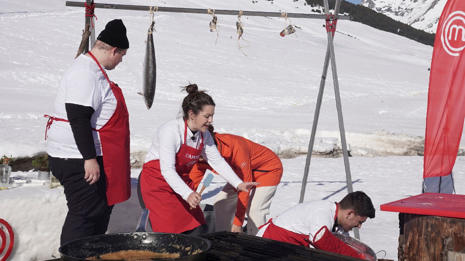 MasterChef 10 I ¡Drama! A Paula se le cae la bandeja de salmón al suelo