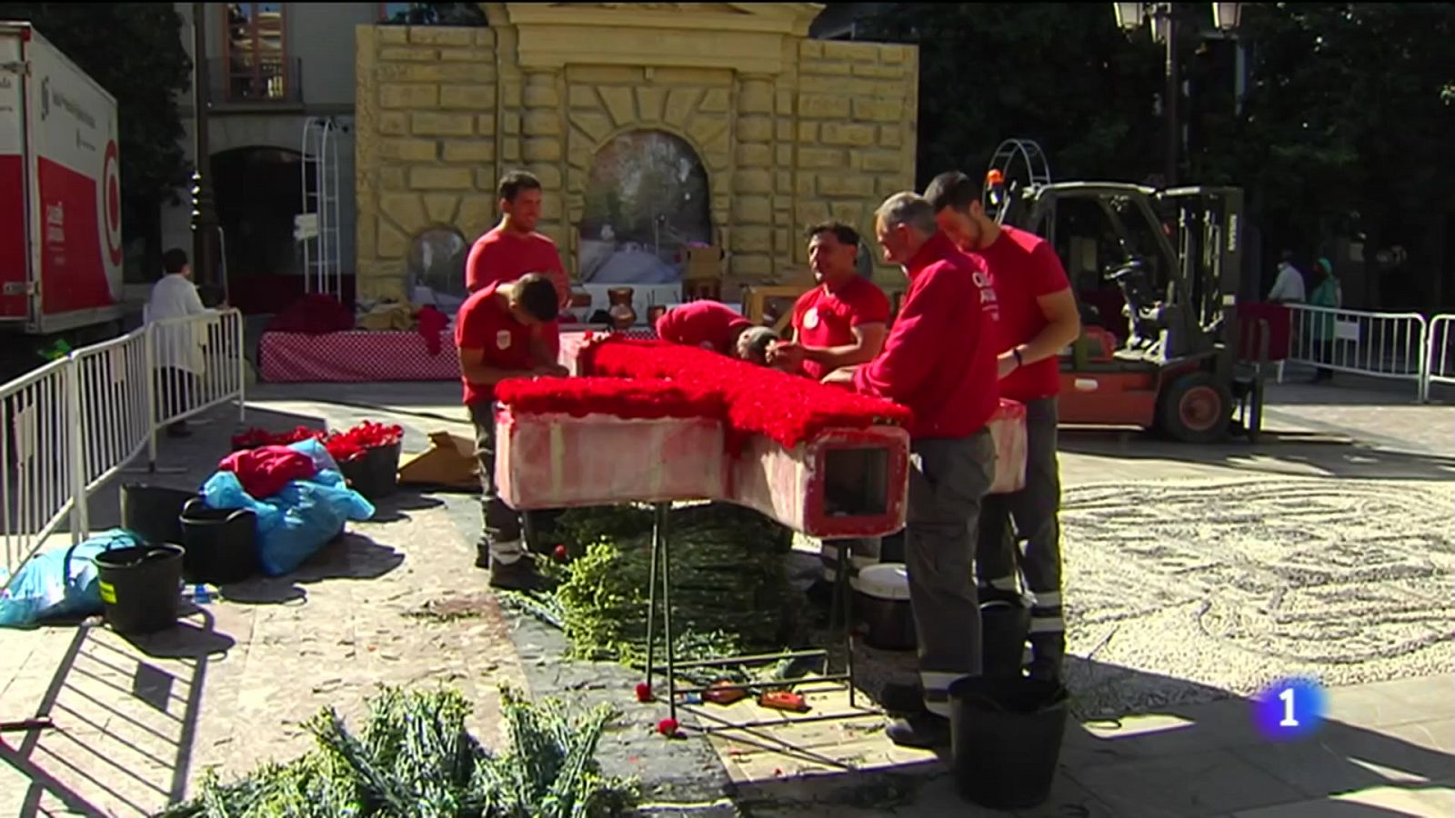 Granada prepara el Día de la Cruz - Ver ahora