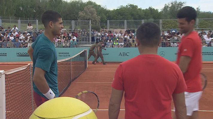 Alcaraz y Djokovic desatan la locura entrenando en Madrid