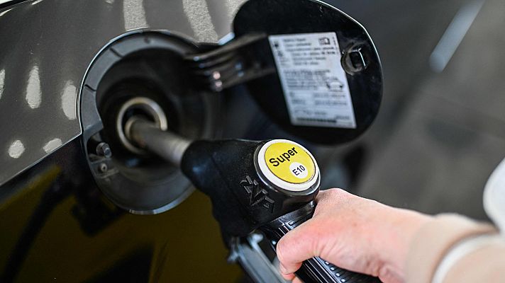 Largas colas en las gasolineras ucranianas ante la escasez de combustible