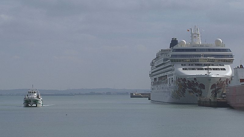 Cuatro cruceros en Cádiz - Ver ahora