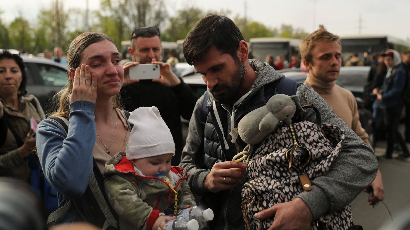 Ha llegado a Zaporiyia el convoy de evacuados de Mariúpol