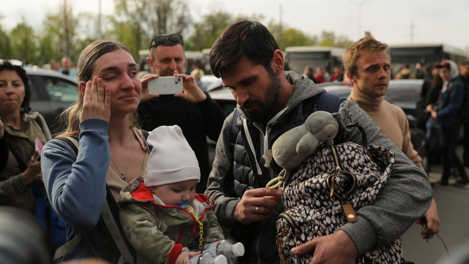 Los evacuados de la acería de Azovstal llegan a Zaporiyia