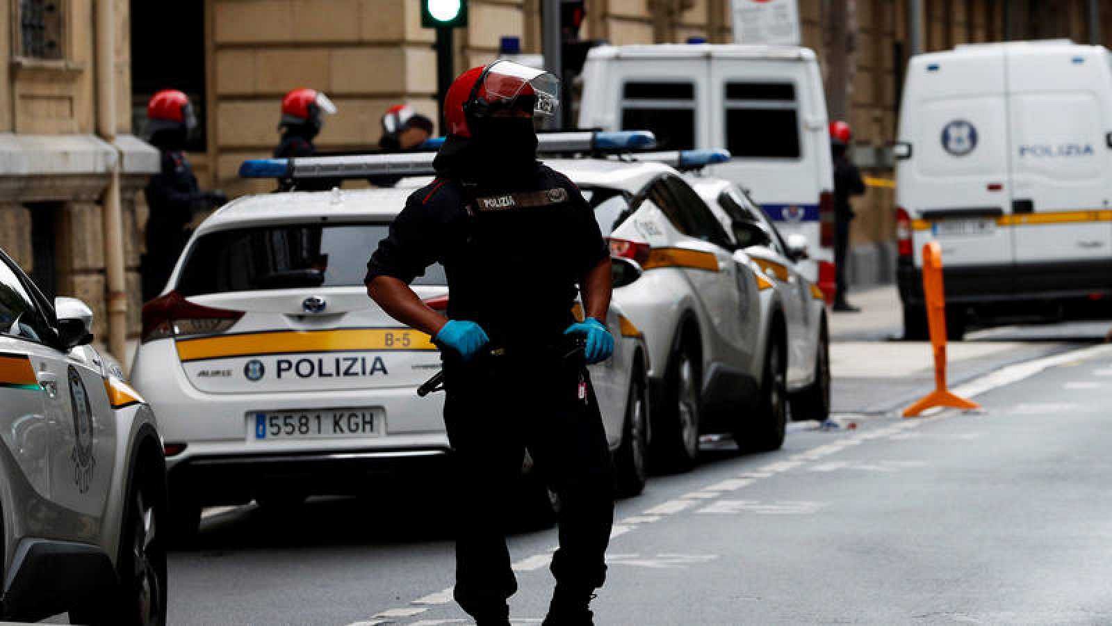 La Ertzaintza cerca al presunto asesino de Bilbao: joven, de unos 26 años que captaba mediante una red de contactos 