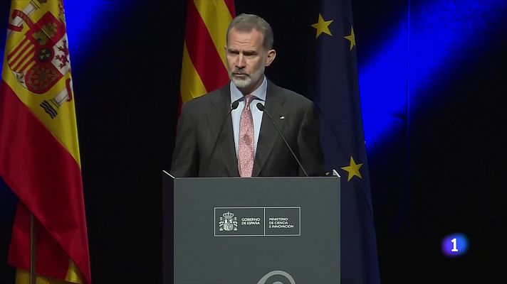 L'Informatiu - El rei Felip VI i la reina Letízia entreguen a Barcelona els Premis Nacionals de Recerca