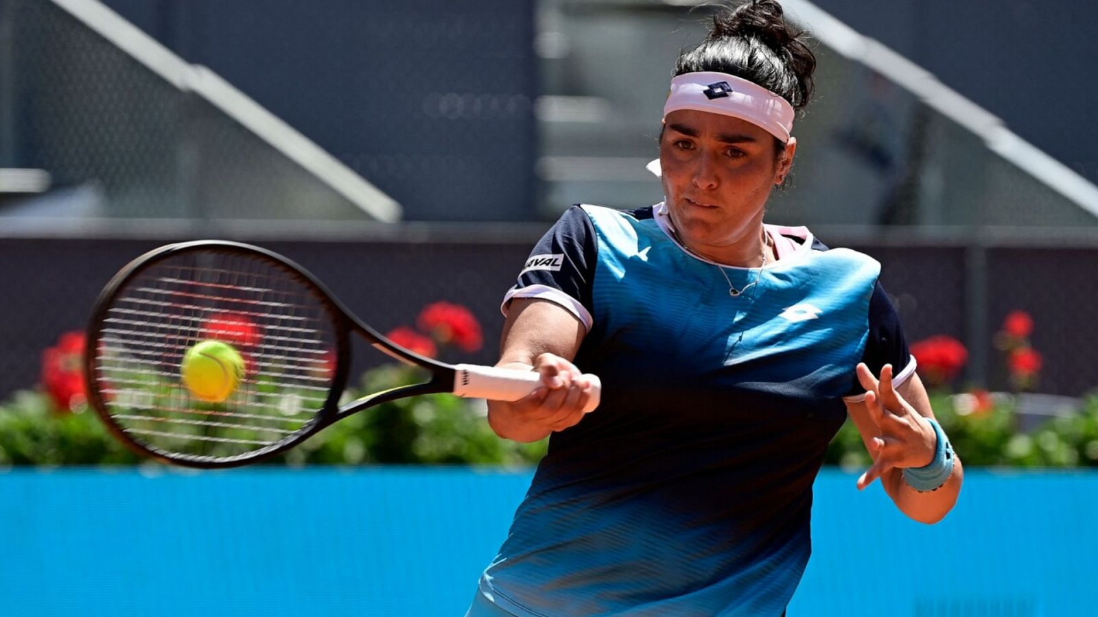 Tenis - WTA Mutua Madrid Open 2022. 1ª Semifinal: E. Aleksandrova - O. Jabeur - RTVE Play