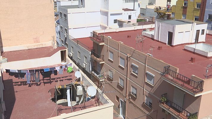 Cae el techo de una vivienda por la lluvia