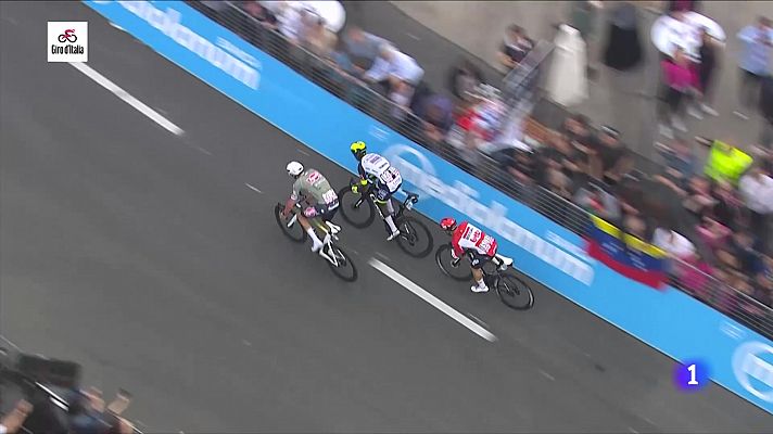 Telediario 2 - Van der Poel se viste el primer rosa del Giro 2022