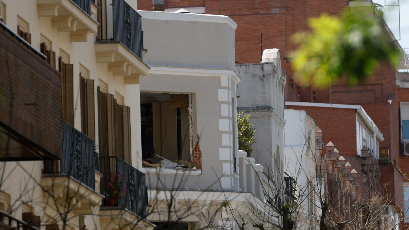 Hallan muertos a dos desaparecidos en la explosión en Madrid | Ver