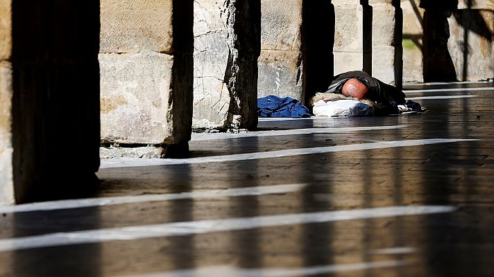 "Si nos echan de aquí voy a tener que dormir en la interperie", la situación de las personas sin hogar en Alicante