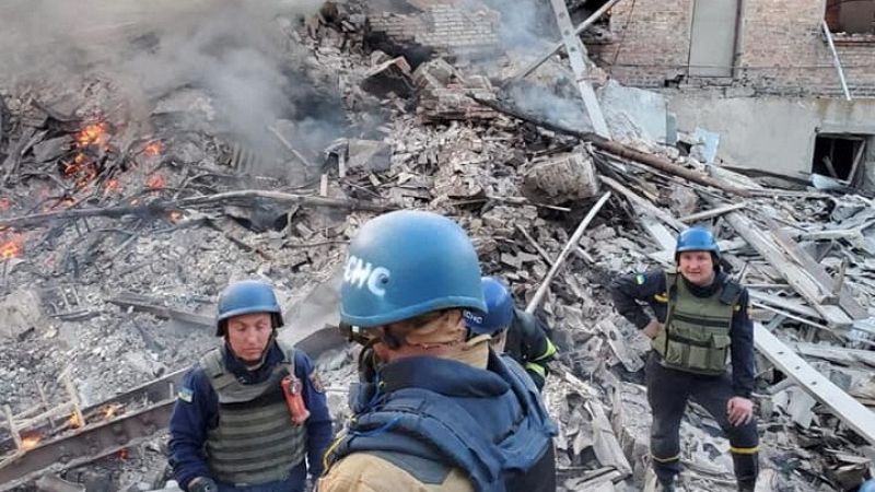 Al menos dos muertos en un bombardeo sobre una escuela en Lugansk