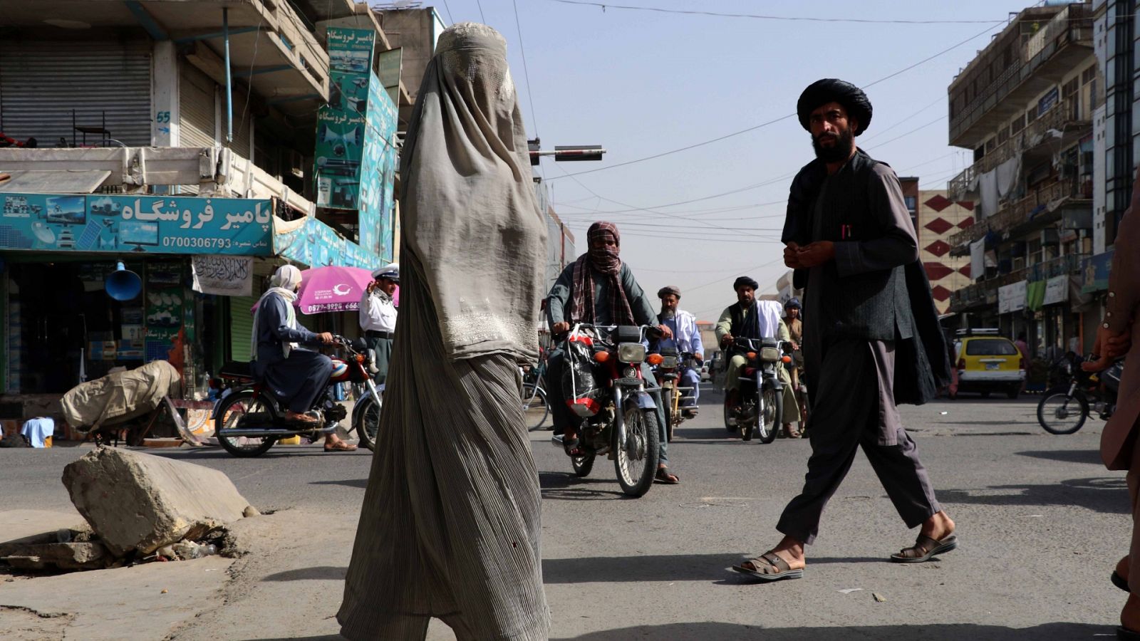 Afganistán | Los talibanes decretan el uso obligatorio del burka