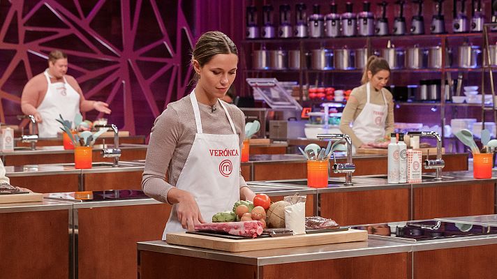 Verónica triunfa con su plato frente los jueces