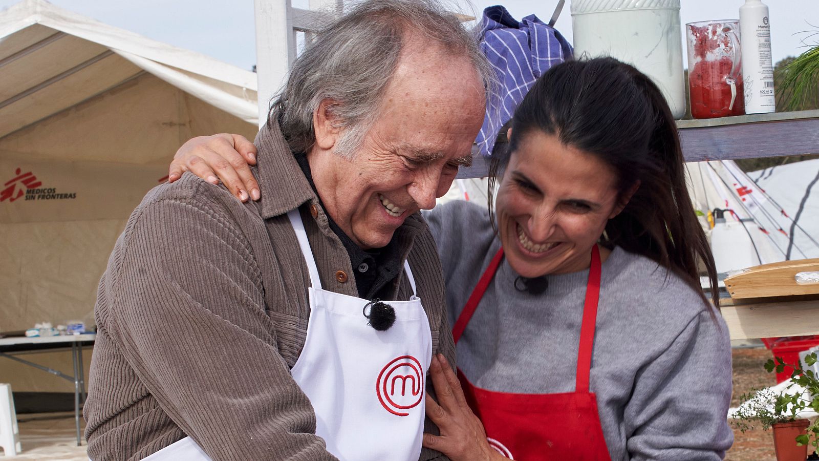 Serrat se pone el delantal de MasterChef por unos minutos