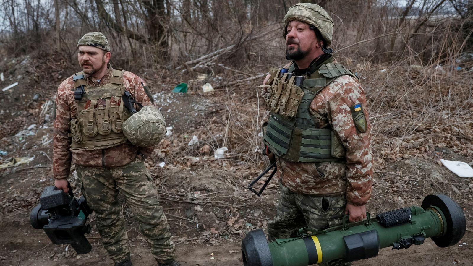 La industria de las armas en la guerra de Ucrania: de "drones kamikazes" a los misíles Javelin