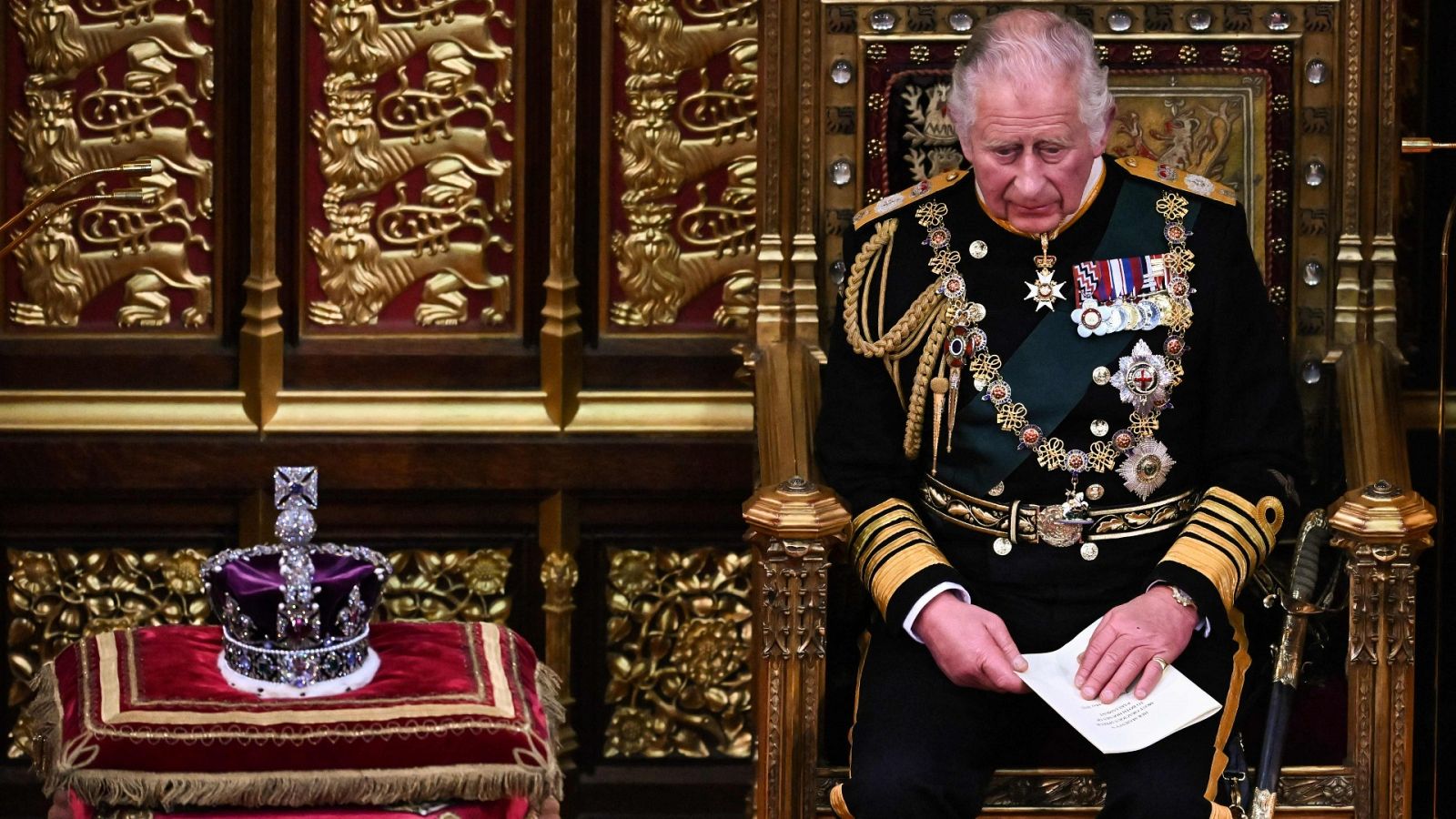 El príncipe Carlos sustituye por primera vez a Isabel II en la apertura del Parlamento