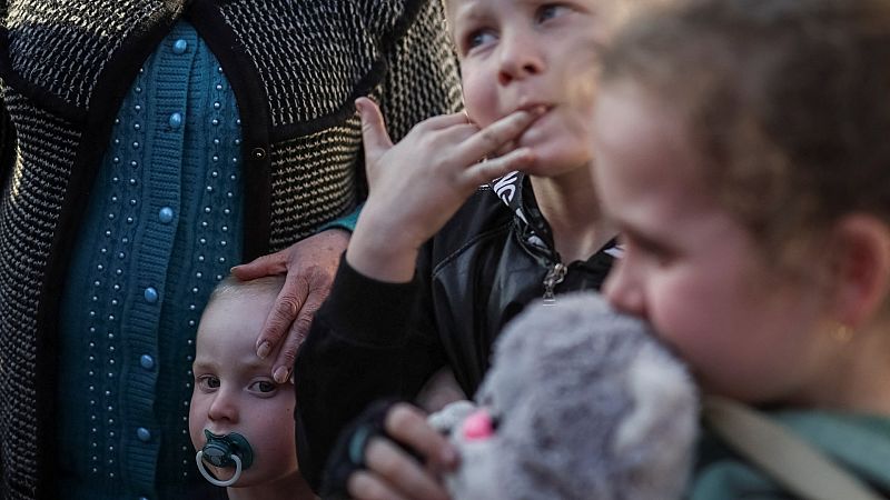 Un grupo de refugiados ucranianos en Irún vuelven a Bucha dos meses después