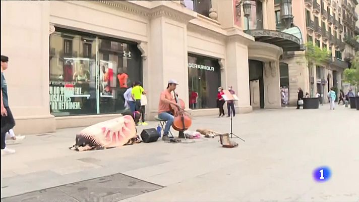 L'Informatiu - Barcelona triplicarà els espais per la música en viu al carrer