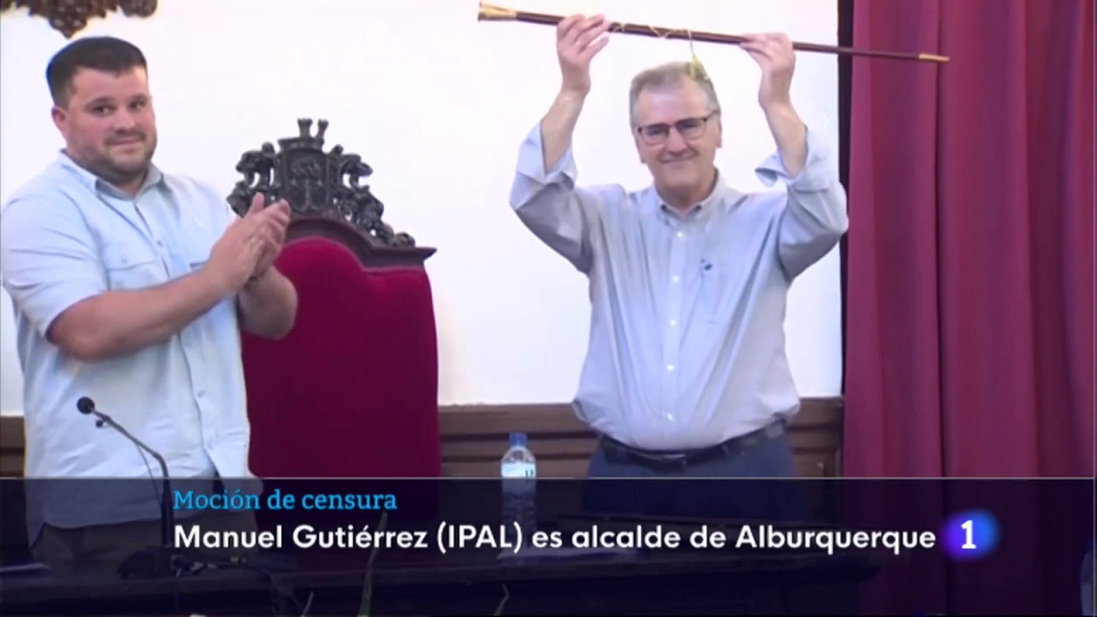 Prospera la moción de censura en Alburquerque con Manuel Gutiérrez como nuevo alcalde - RTVE.es