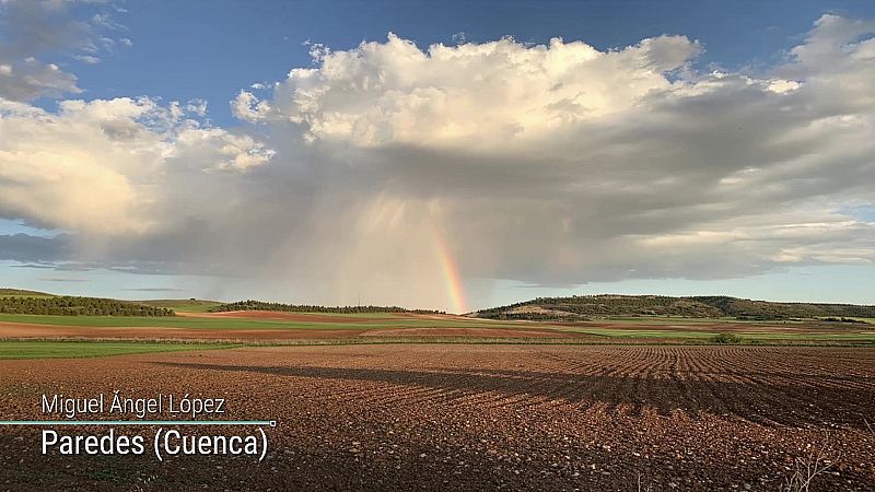 Levante fuerte en el Estrecho. Temperaturas altas en Canarias y la meseta Norte - ver ahora