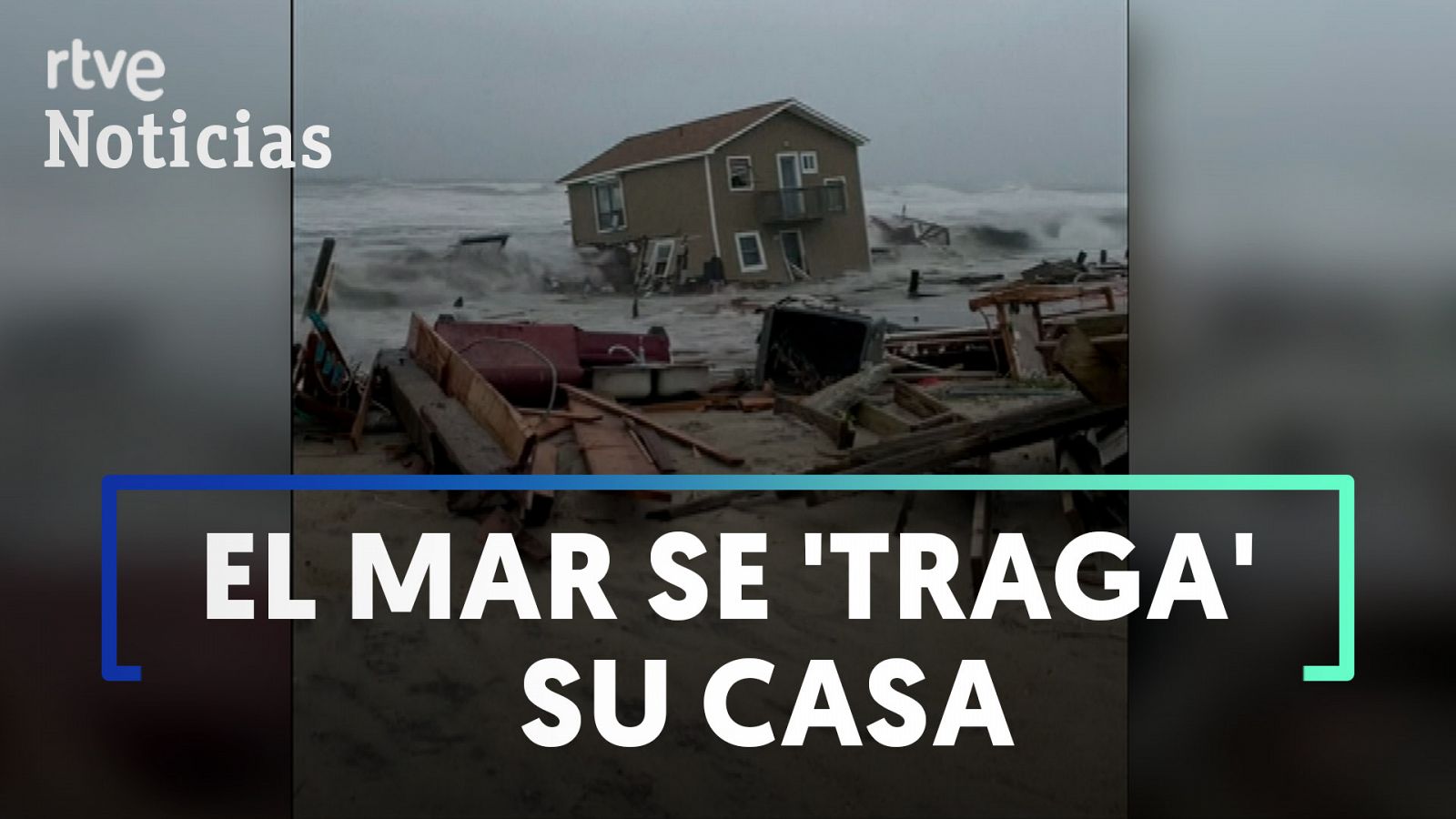 Así derrumba el viento esta casa en plena costa de Carolina del Norte