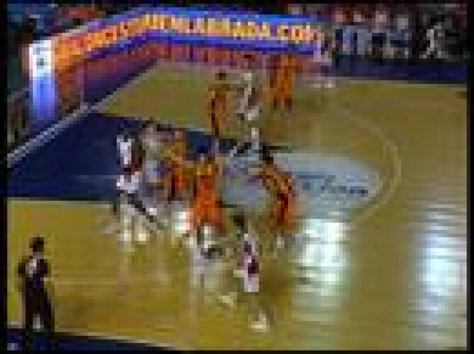 Ayuda en Acción 81 - 84 Suzuki Manresa - Baloncesto en RTVE | Ver