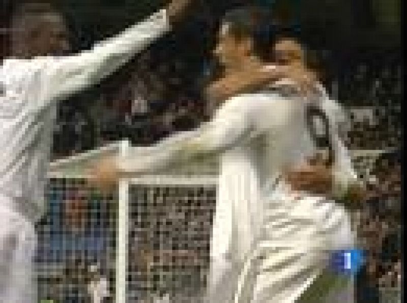 Esta vez no se quitó la camiseta, pero se marcó un bailecito insinuante con Marcelo al marcar su gol, un tanto lleno de lucimiento que encandiló al Bernabéu. Cristiano se gusta y a la afición del Real Madrid le gusta. 