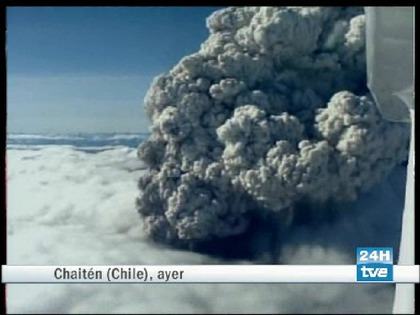 Las cenizas del volcán Chaitén obliga a evacuar varios pueblos de Chile