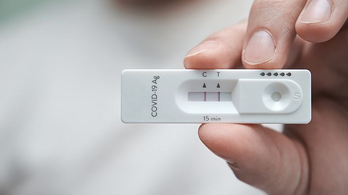 Telediario 1 - Suben los casos COVID en Andalucia, también entre sanitarios