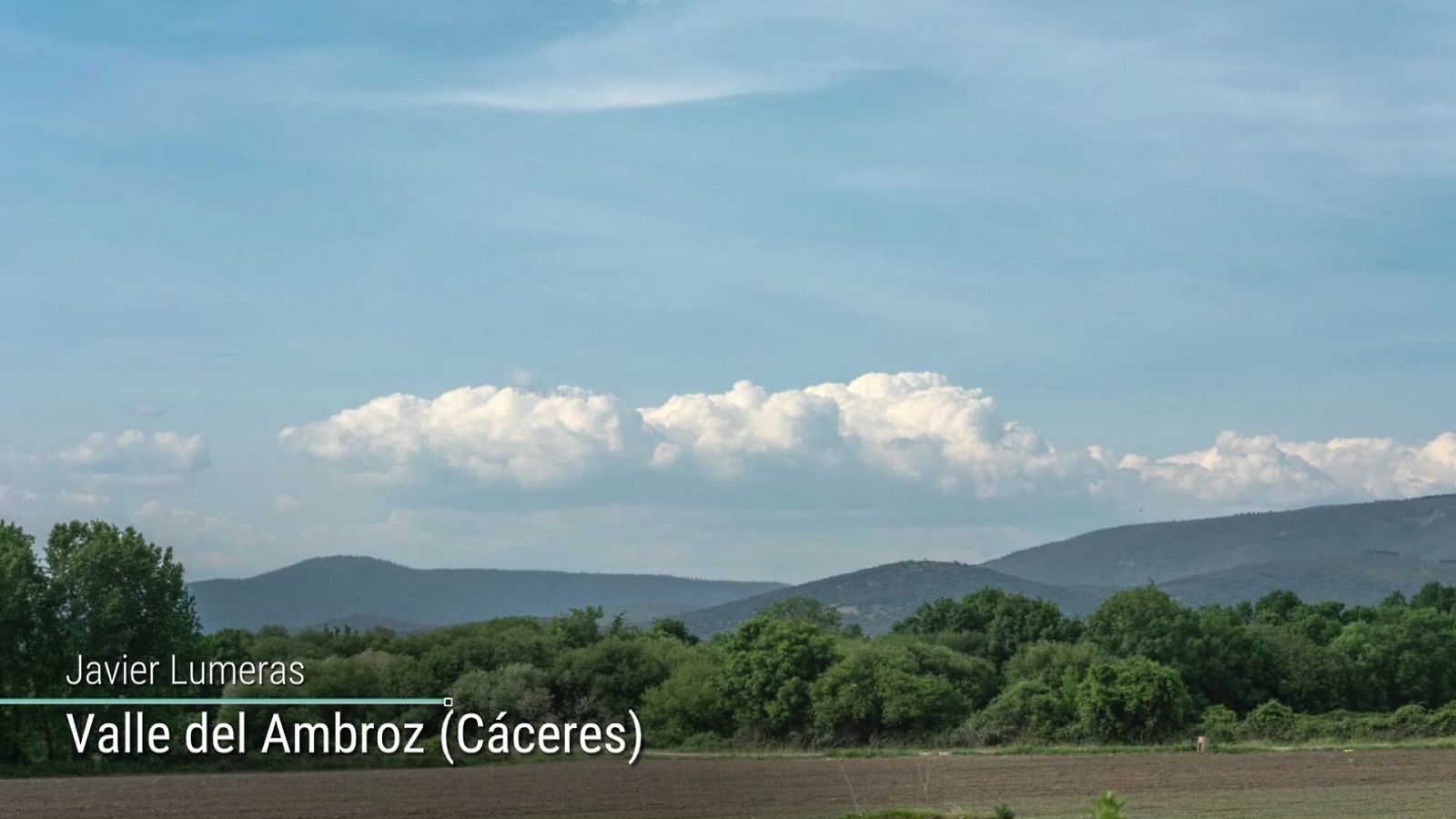 Levante fuerte en el Estrecho. Probables tormentas intensas en puntos del norte de Castilla y León, del Cantábrico y del alto Ebro - ver ahora
