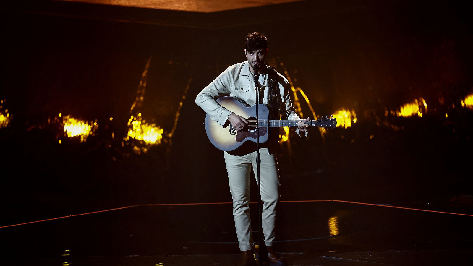 Eurovisión 2022 - Estonia: Stefan canta "Hope" en la semifinal 2