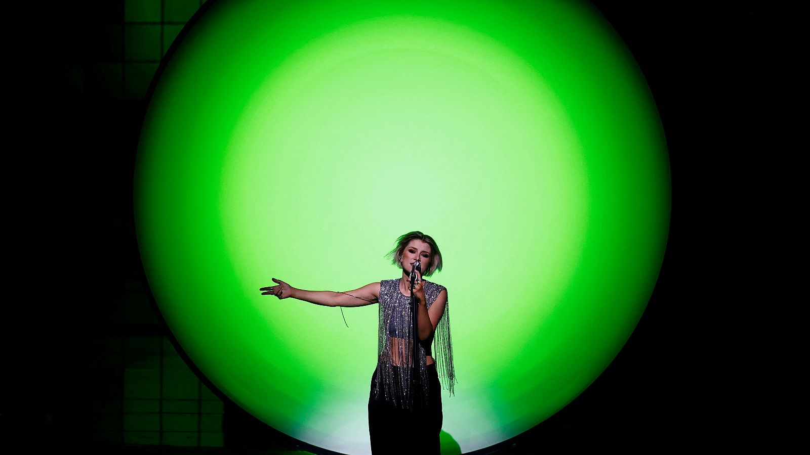 Eurovisión 2022 - Suecia: Cornelia Jakobs canta "Hold Me Closer" en la semifinal 2