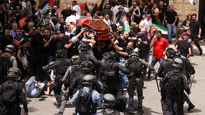 La policía israelí ataca al cortejo de la periodista asesina