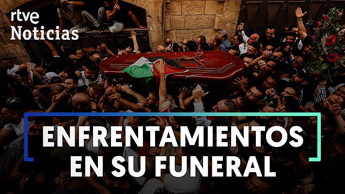 La policía israelí carga contra los asistentes al funeral de la periodista de Al Jazeera asesinada