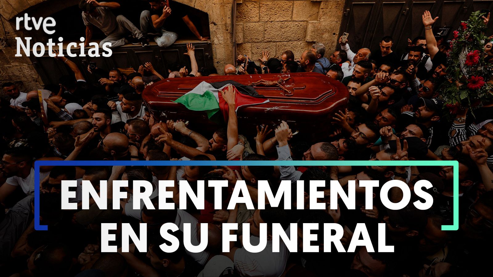 La policía israelí carga contra los asistentes al funeral de la periodista de Al Jazeera asesinada