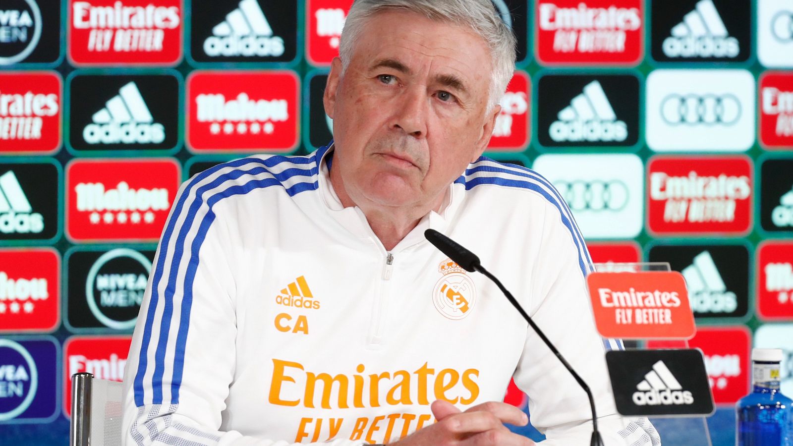 Ancelotti: "Hazard se queda en el Madrid" 
