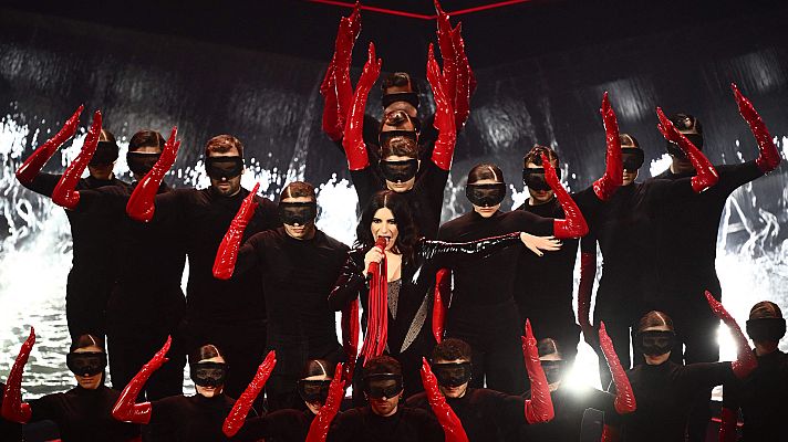 Eurovisión - Laura Pausini canta en la final