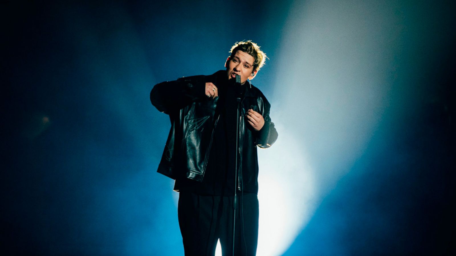 Eurovisión 2022 - Marius Bear Linn canta "Boys Do Cry" en la final