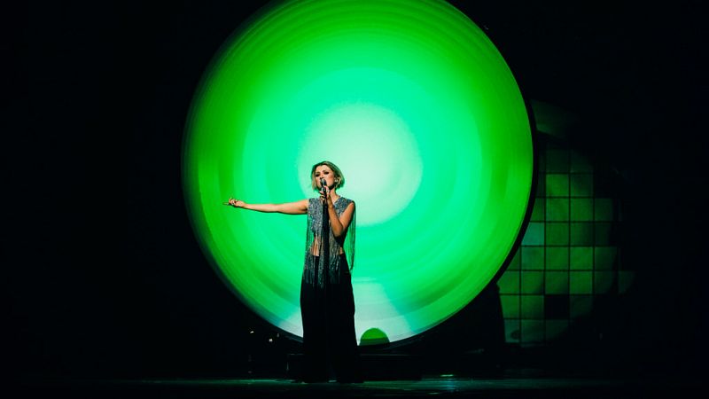 Eurovisión 2022 - Suecia: Cornelia Jakobs canta "Hold Me Closer" en la final 