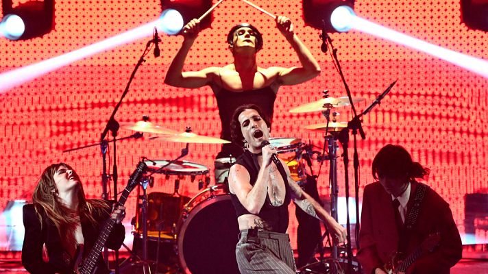 Eurovisión - Måneskin canta en la final "Supermodel"