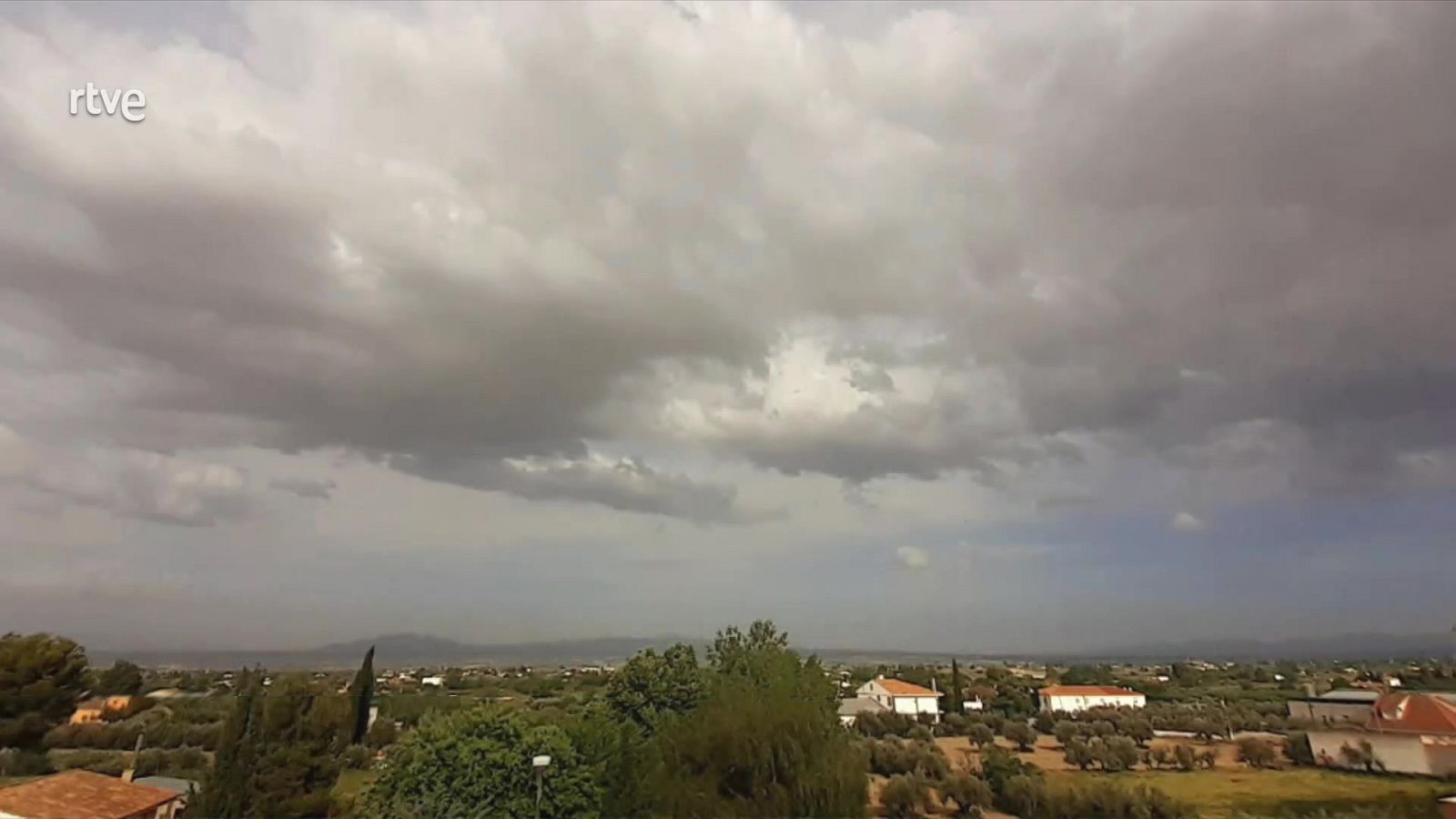 Se esperan cielos nubosos o con intervalos nubosos en el tercio noroeste peninsular - ver ahora