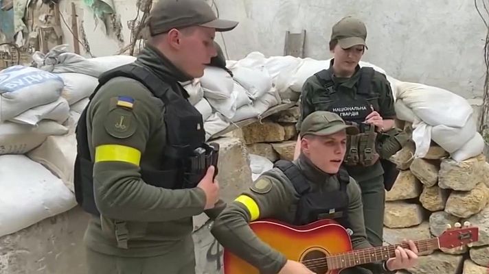 Soldados de Ucrania cantan la letra ganadora de Eurovisión