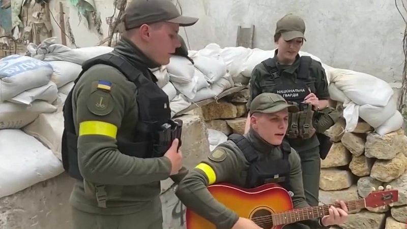 Los soldados de Ucrania cantan "Stefania"