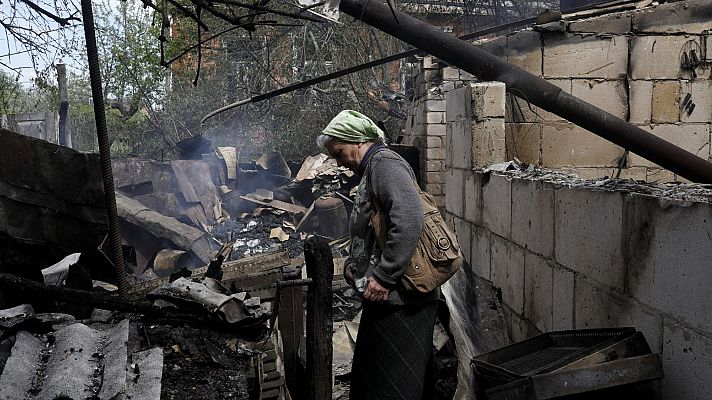 Los pueblos ucranianos cercanos al frente intentan abastecerse de lo básico