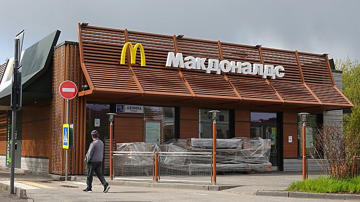 Telediario 2 - McDonald's se va de Rusia y vende todas sus tiendas