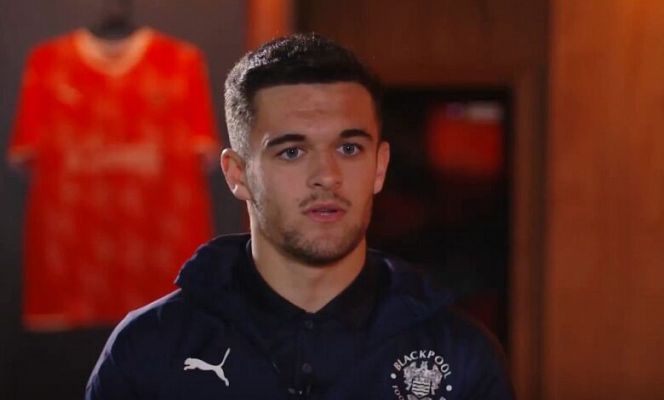 Telediario Matinal - Jake Daniels, primer futbolista inglés que se declara homosexual en 30 años