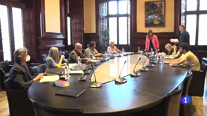 L'Informatiu - ERC, PSC i comuns donen 24h a Junts per blindar el català